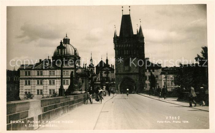 Praha Prahy Prague Pohled z Kalove mostu k Staremu mestu