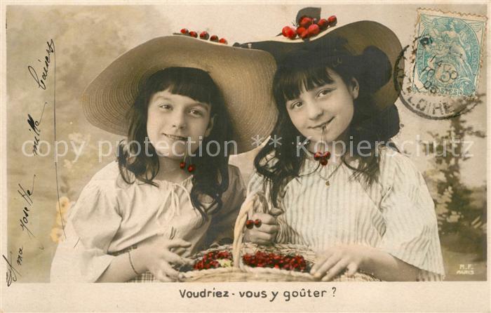 Kinder Child Enfants Maedchen Hut Kirschen