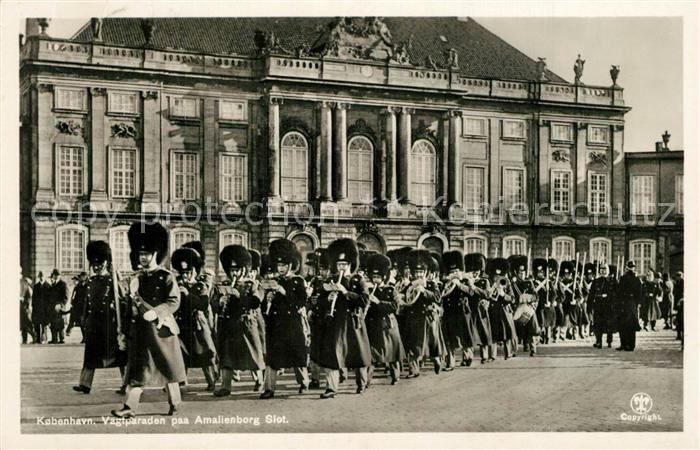 Leibgarde Wache Kobenhavn Vagtparaden Amalienborg Slot