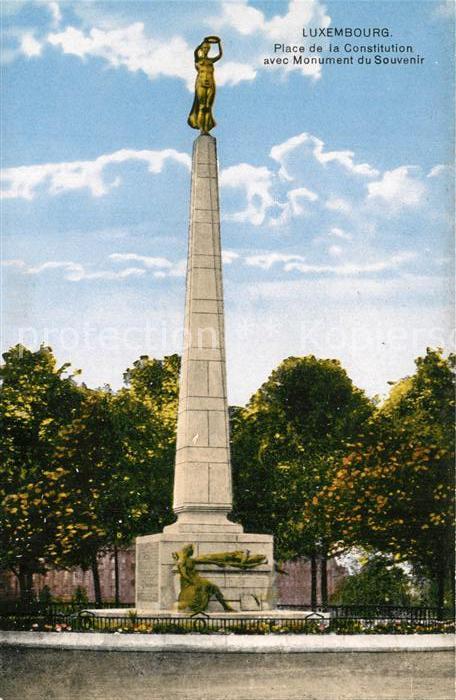 LUXEMBOURG  Luxemburg Place de la Constitution avec Monument du Souvenir