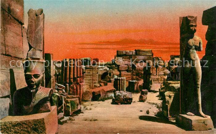 Karnak Egypt Grosser Tempel von Ammon Statuen Ammon und seine Frau Mout