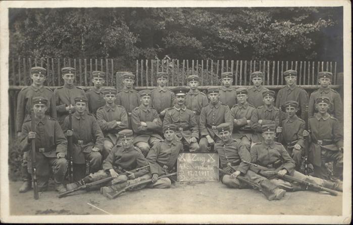 Soldatengruppenfoto Gewehre