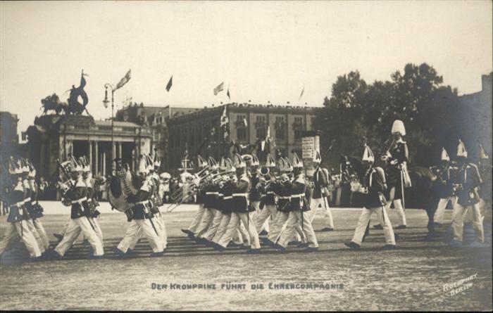 Berlin Kronprinz führt die Ehrenkompanie