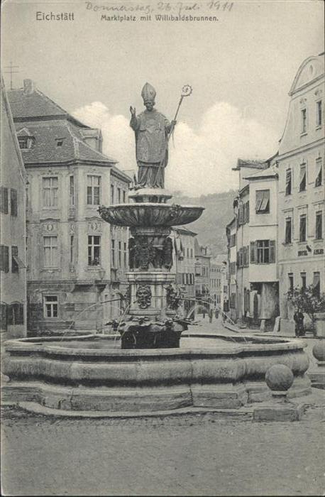 Eichstaett Oberbayern Marktplatz Willibaldsbrunnen