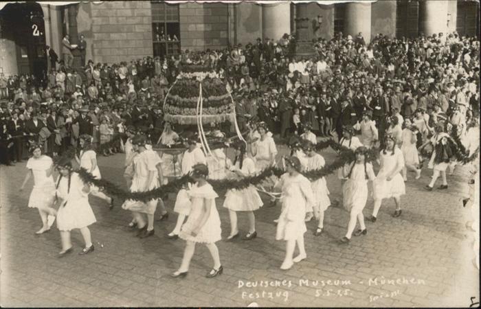 Muenchen Bayern eutsches Museum Festzug