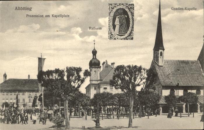 Altoetting Prozession Kapellplatz Rathaus Gnadenka