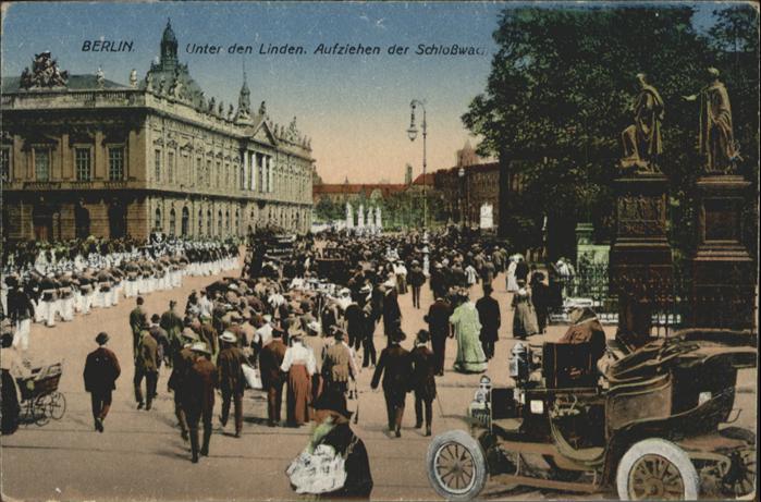 BERLIN CITY Aufziehen der Schlosswacht
