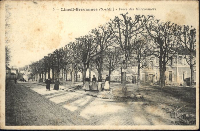 Limeil-Brevannes Place des Marronniers