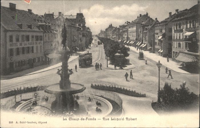 La Chaux-de-Fonds Rue Leopold Robert Brunnen Strassenbahn