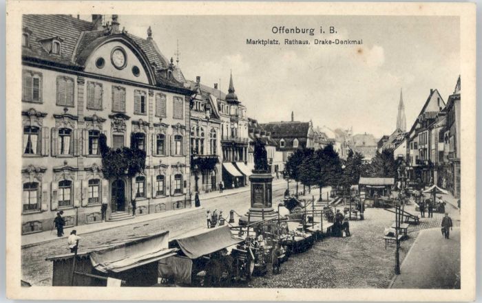 Offenburg Marktplatz Rathaus Drake-Denkmal