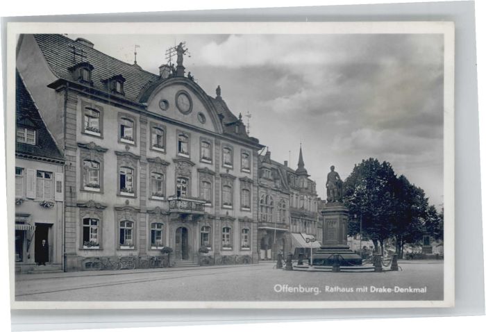 Offenburg Rathaus Drake-Denkmal