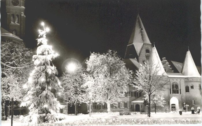 Weissenhorn Marktplatz Christbaum Kirche