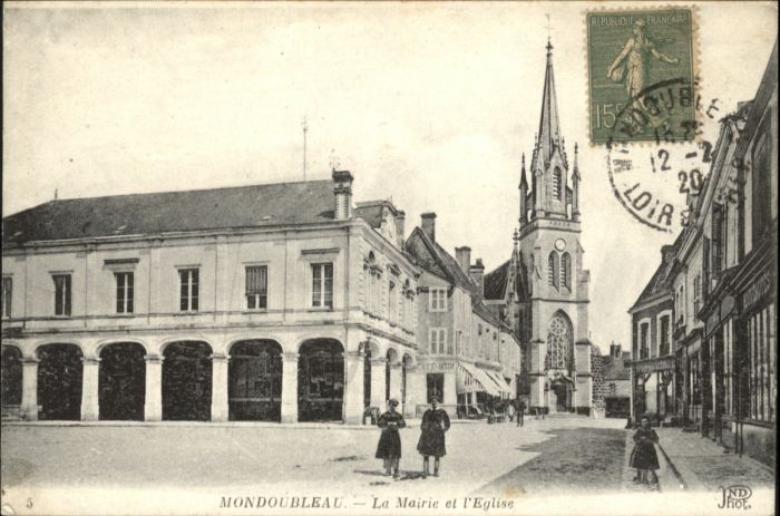 Mondoubleau Mairie Eglise