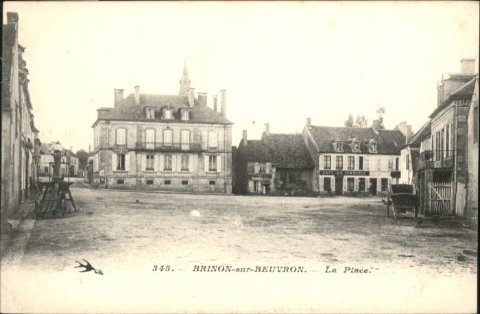 Brinon-sur-Beuvron Place