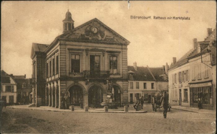 Blerancourt Rathaus Marktplatz