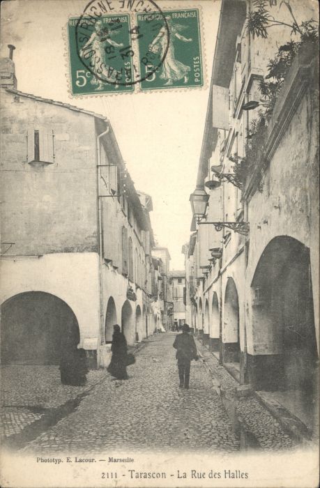 Tarascon Bouches-du-Rhone Tarascon La Rue des Halles