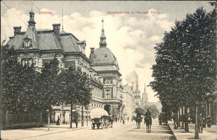 Dessau-Rosslau Kavalierstrasse Palais Pferd Kutsche