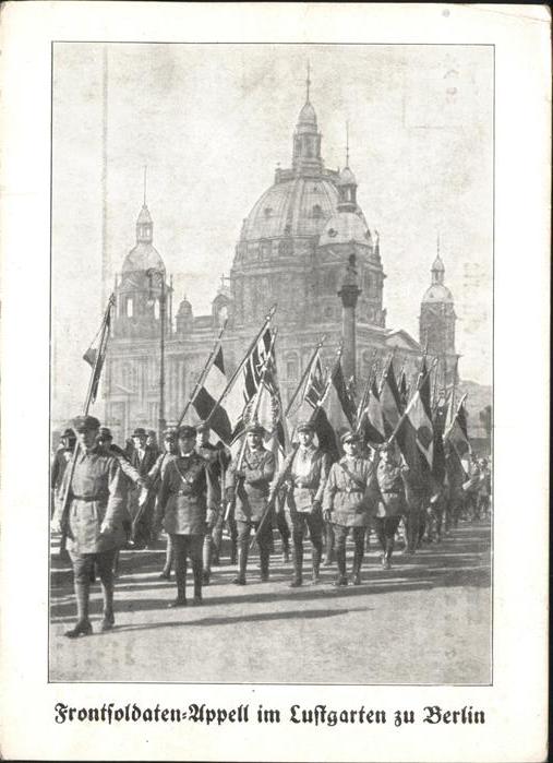 BERLIN  CITY Frontsoldaten Appell im Luftgarten