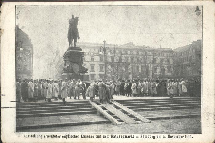 Hamburg Ausstellung Kanonen Rathausmarkt