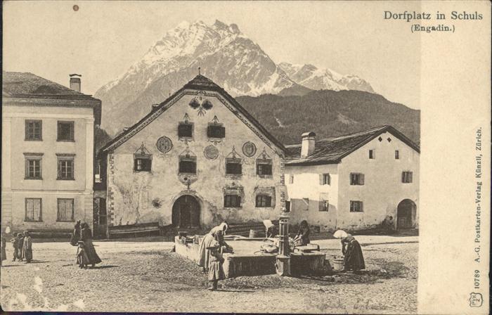 Schuls GR Dorfplatz Brunnen