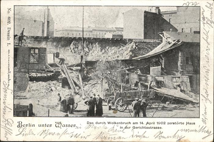 Berlin Wolkenbruch zerstörtes Haus