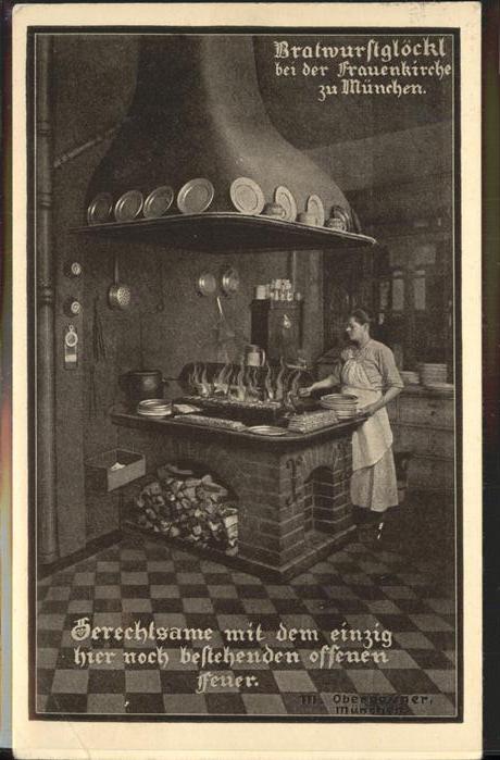 Muenchen Bayern offenes Feuer Bratwurstgloeckl, Frauenkirche