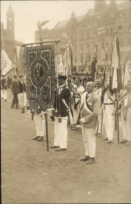 KoeLN  Rhein Banneruebergabe