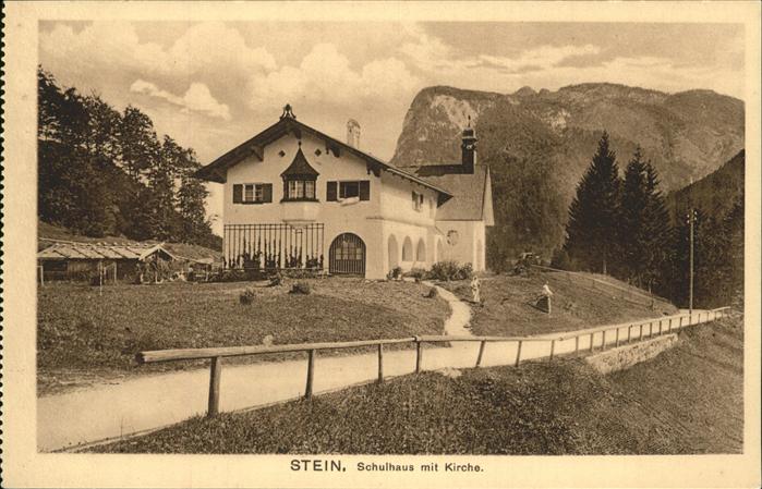 Stein Cham Schulhaus mit Kirche