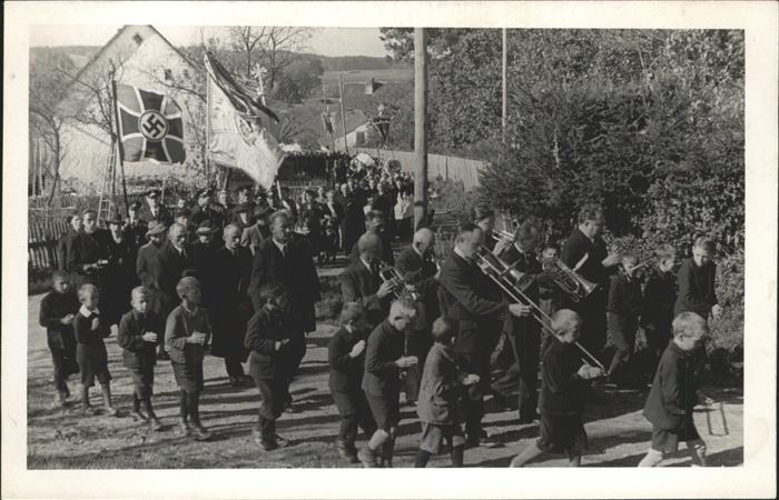 Tegernbach Pfaffenhofen Umzug Trompeten Fahnen