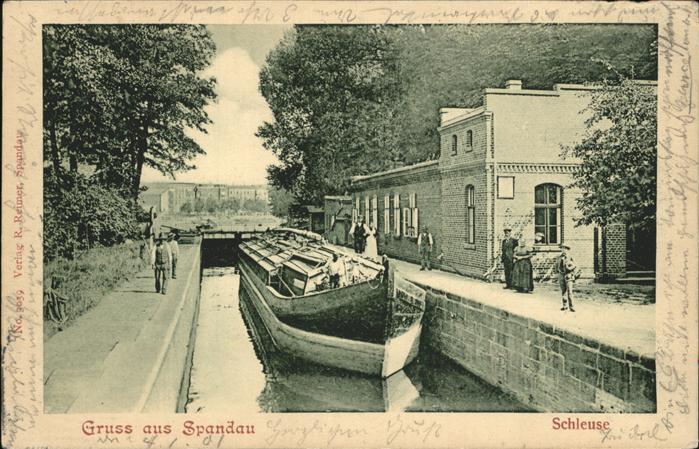 Spandau Schleuse Boot