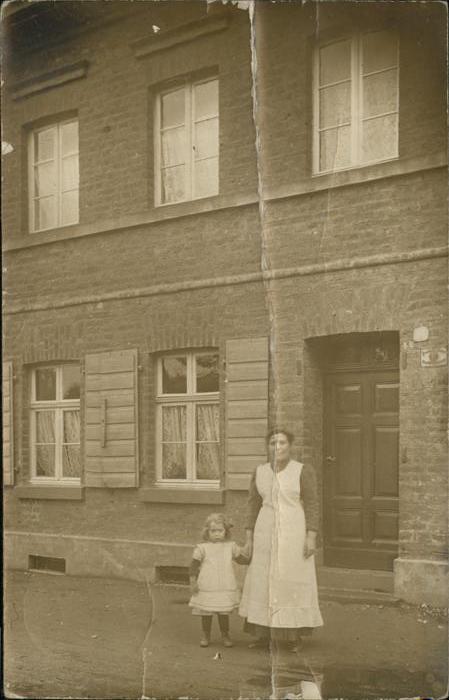 Muelheim Rhein Wohnhaus Frau Kind