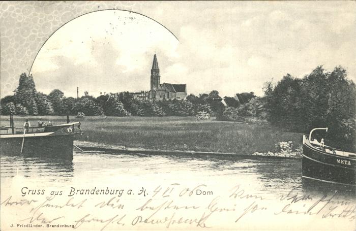Brandenburg Havel Fischerboote auf der Havel und Blick zu