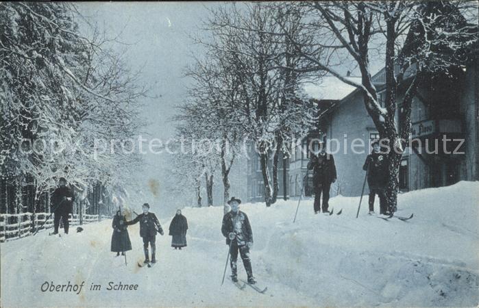 Oberhof Thueringen Strasse im Schnee Ski Langlauf