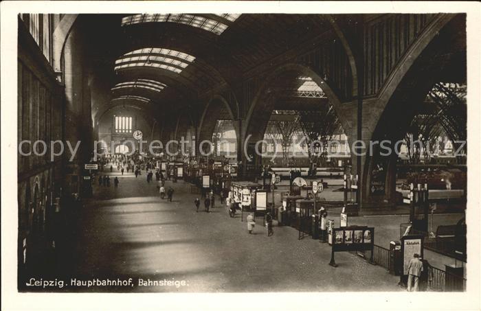 LEIPZIG Sachsen Innenansicht (Bahnsteige) vom Hauptbahnhof