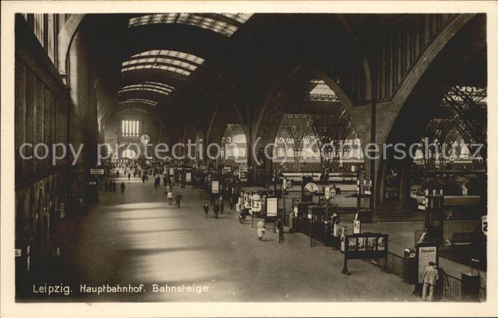 LEIPZIG Sachsen Innenansicht (Bahnsteige) vom Hauptbahnhof