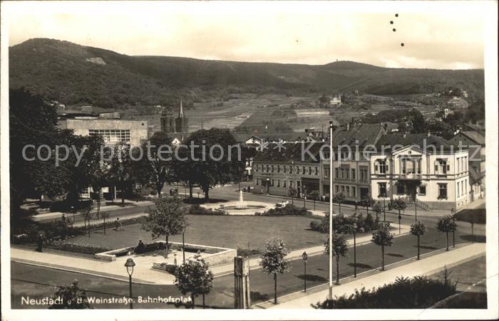 Neustadt Weinstrasse Bahnhofsplatz Brunnen