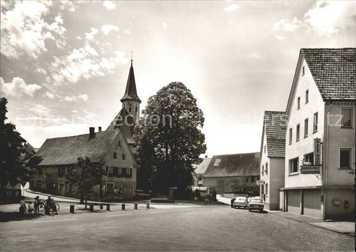 Kleinengstingen Partie an der Kirche Schwaebische Alb