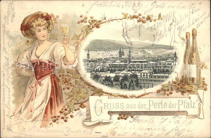 Neustadt Haardt Blick ueber die Stadt Wein Perle der Pfalz Trachten