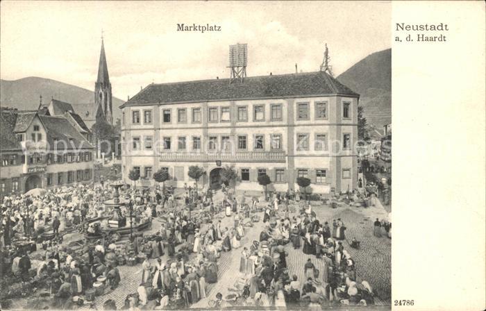Neustadt Haardt Marktplatz Brunnen Kirchturm