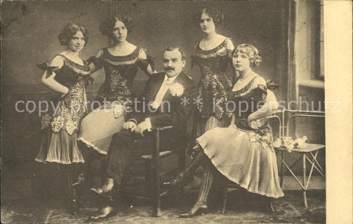 DRESDEN Elbe Gesangs- und Verwandlungsensemble Titania Direktor Max Anders