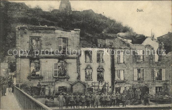Dun-sur-Meuse zerstoertes Dorf Soldaten 1. Weltkrieg Grande Guerre