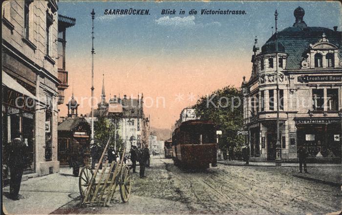 SAARBRueCKEN Saarland Blick in die Victoriastrasse Strassenbahn