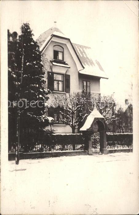 Zuerich Wohnhaus im Winter
