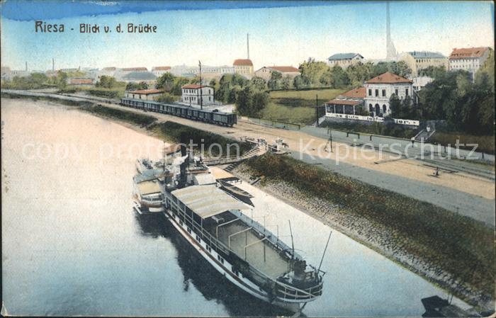 Riesa Sachsen Blick von der Bruecke Frachter