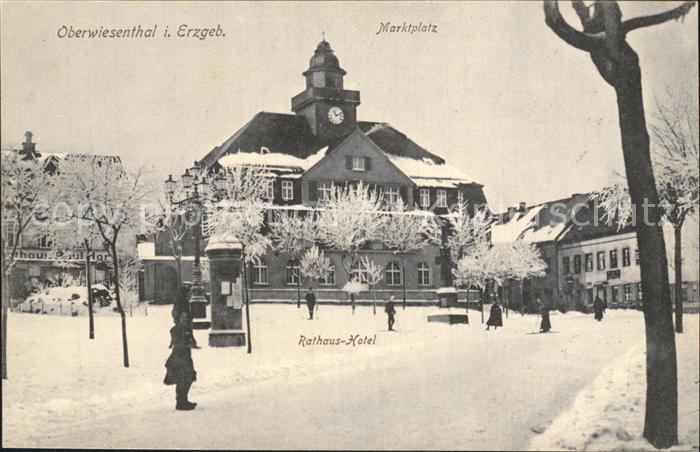 Oberwiesenthal Erzgebirge Marktplatz Rathaus Hotel im Winter