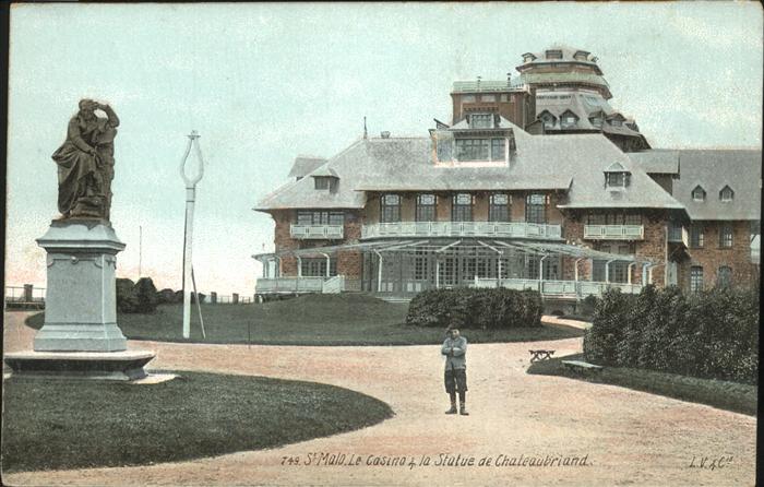 Saint-Malo 35 Casino
Statue of Chateaubriand