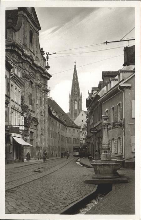 Freiburg Breisgau Bertholdstrasse Brunnen Strassenbahn