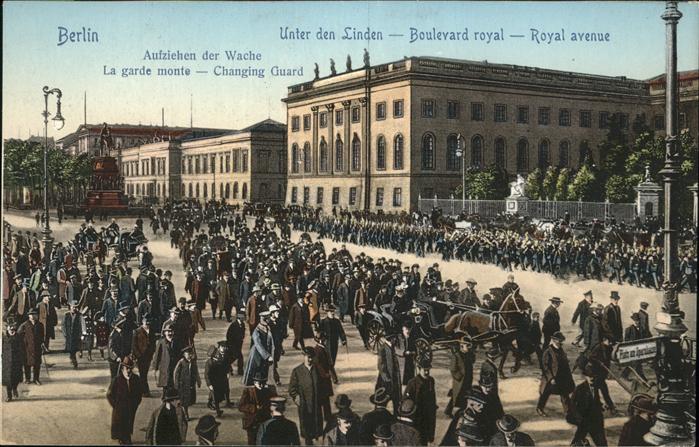 BERLIN  CITY Unter den Linden Aufziehen der Wache
