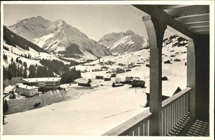 Hirschegg Kleinwalsertal Vorarlberg Haus in der Sonne