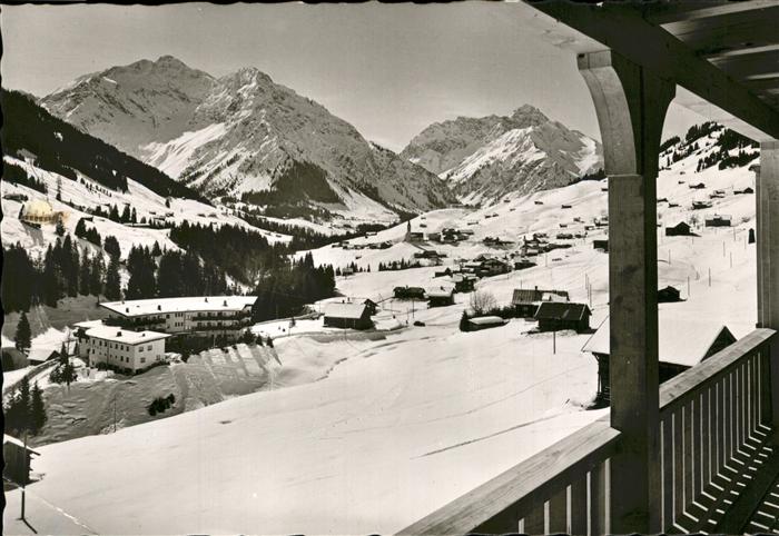 Hirschegg Kleinwalsertal Vorarlberg Haus in der Sonne